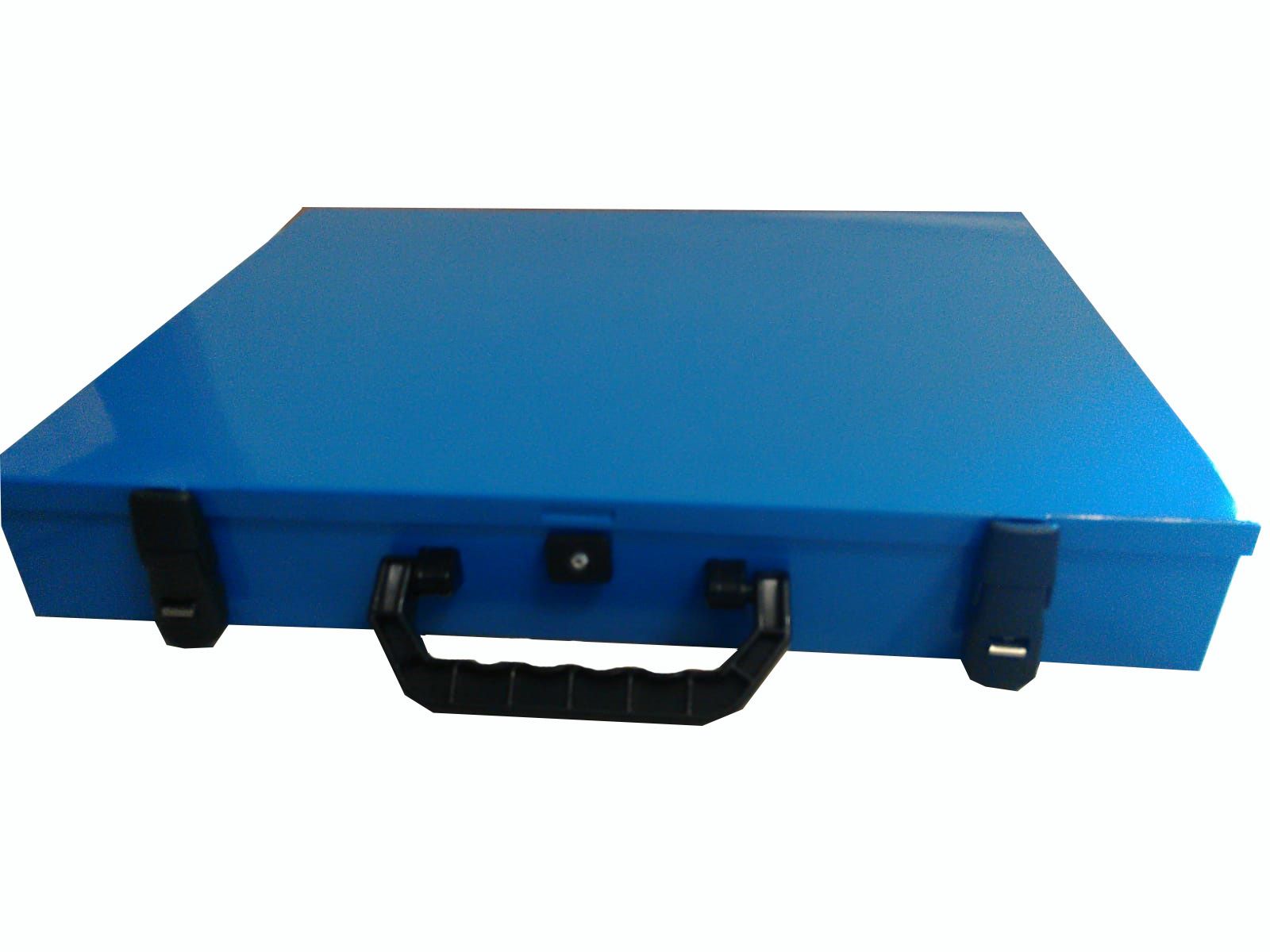 valiza metalica inchisa de culoare albastra cu maner ergonomic